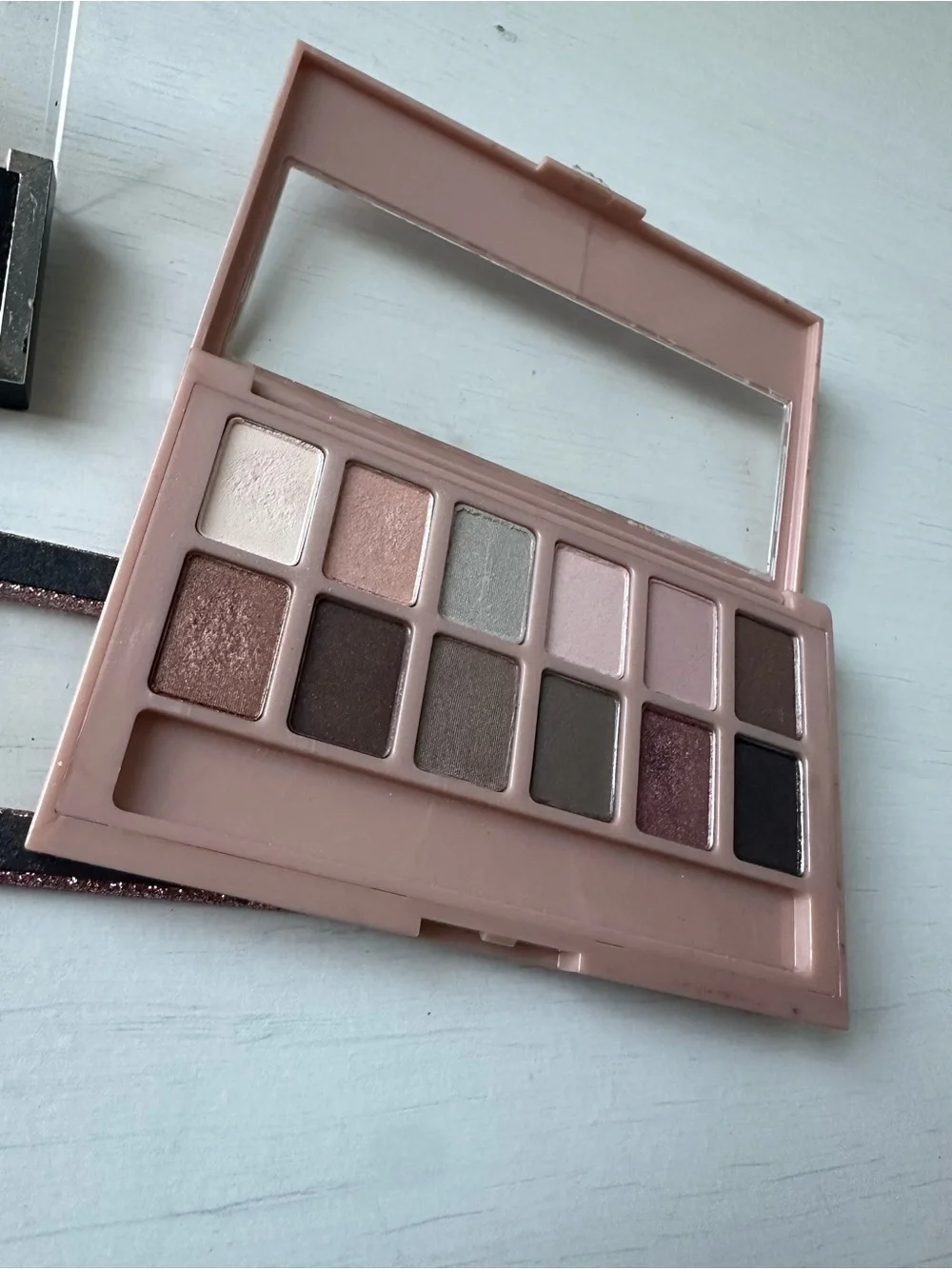 LIGHTLY SWATCHED - SET OF 3 EYESHADOWS